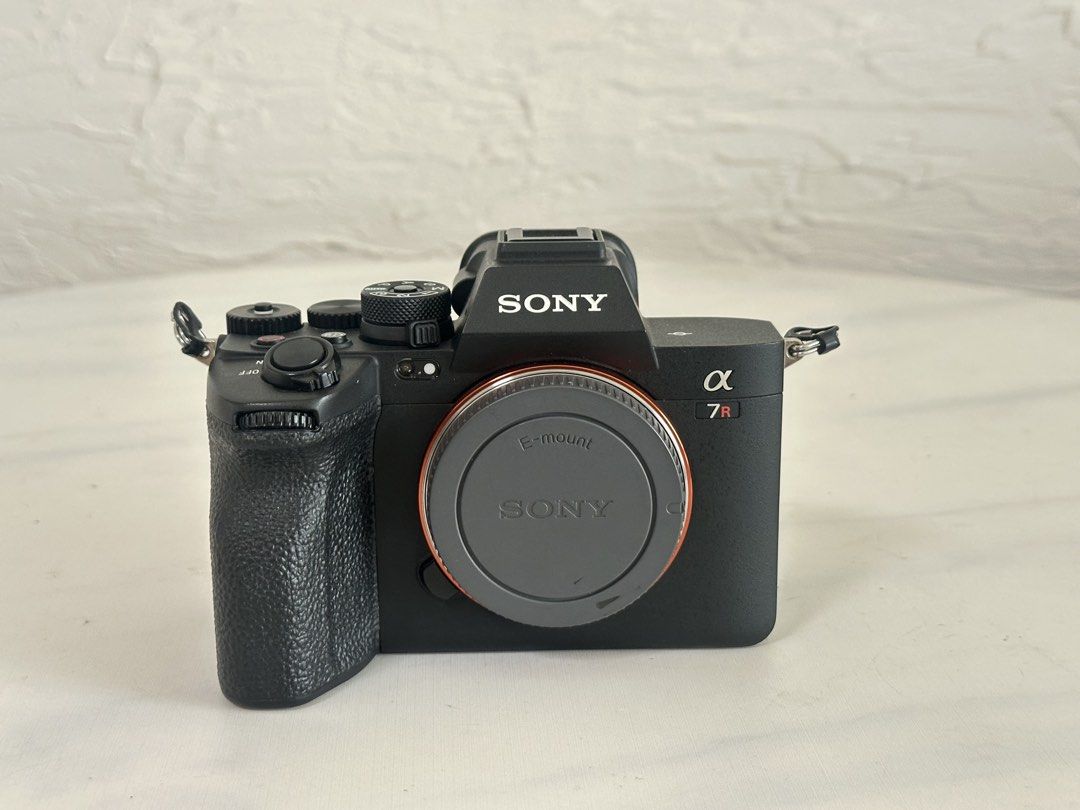 Sony A7R5 (Category: Cameras) located in Singapore. Submitted by eric_engkt (Listing ID 1436617543, Image 3). Description: Sell good condition A7R5 Package come with box and all accessories. Kindly refer to my attn photos Shutter count : 82K Body function all good. No scratch and use mark. I’m alway take my camera and keep dry box COD Sengkang. Other location can arrange .