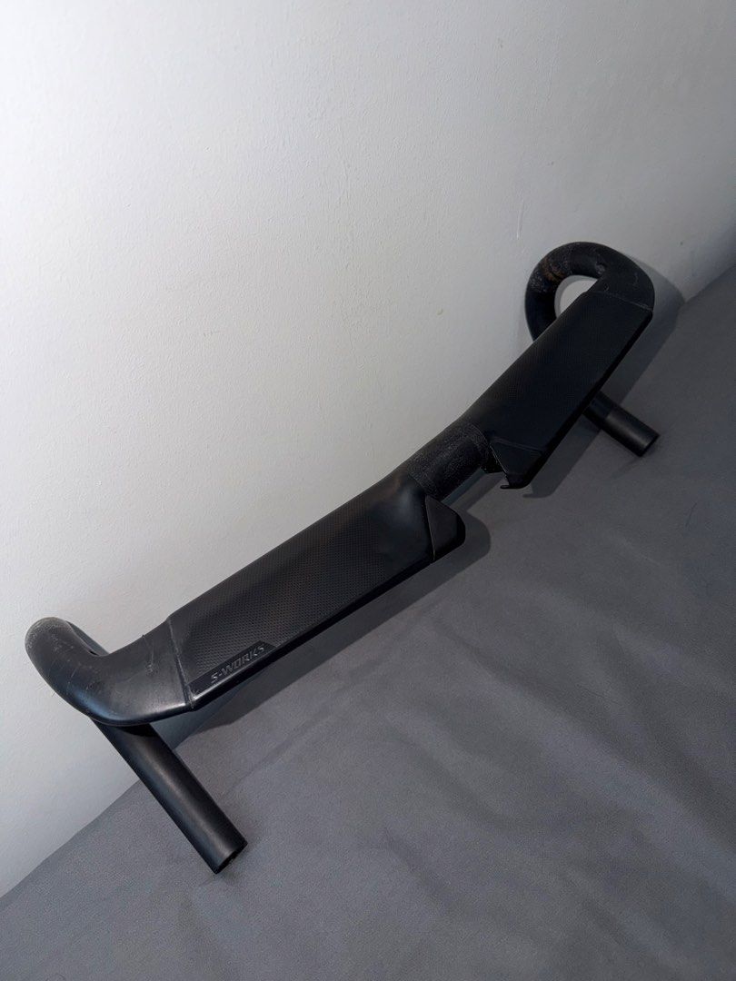 Specialized S-Works Aerofly II Handlebar 44size (Category: Parts & Accessories) located in Singapore. Submitted by kurogoat (Listing ID 1436602925, Image 1). Description: - S-Works Aerofly II handlebar 44size Selling due to sizing mismatch. No issues affecting performance or riding. Authentic product.