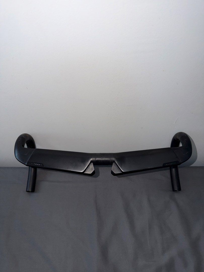 Specialized S-Works Aerofly II Handlebar 44size (Category: Parts & Accessories) located in Singapore. Submitted by kurogoat (Listing ID 1436602925, Image 2). Description: - S-Works Aerofly II handlebar 44size Selling due to sizing mismatch. No issues affecting performance or riding. Authentic product.