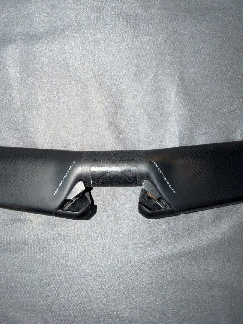 Specialized S-Works Aerofly II Handlebar 44size (Category: Parts & Accessories) located in Singapore. Submitted by kurogoat (Listing ID 1436602925, Image 3). Description: - S-Works Aerofly II handlebar 44size Selling due to sizing mismatch. No issues affecting performance or riding. Authentic product.
