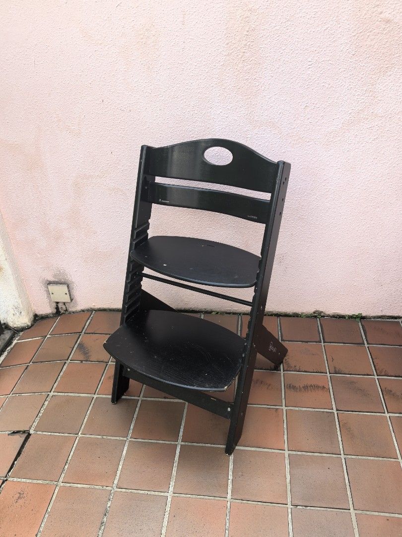 BabyGo High Chair - Black (Category: Baby High Chairs) located in Singapore. Submitted by ian.lim.39 (Listing ID 1436475749, Image 1). Description: Used Stokke Tripp Trapp high chair in black. This iconic chair is designed to grow with your child. It's sturdy and adjustable, providing a comfortable and safe seating solution. Some signs of wear and tear, but still fully functional. Perfect for mealtimes!.