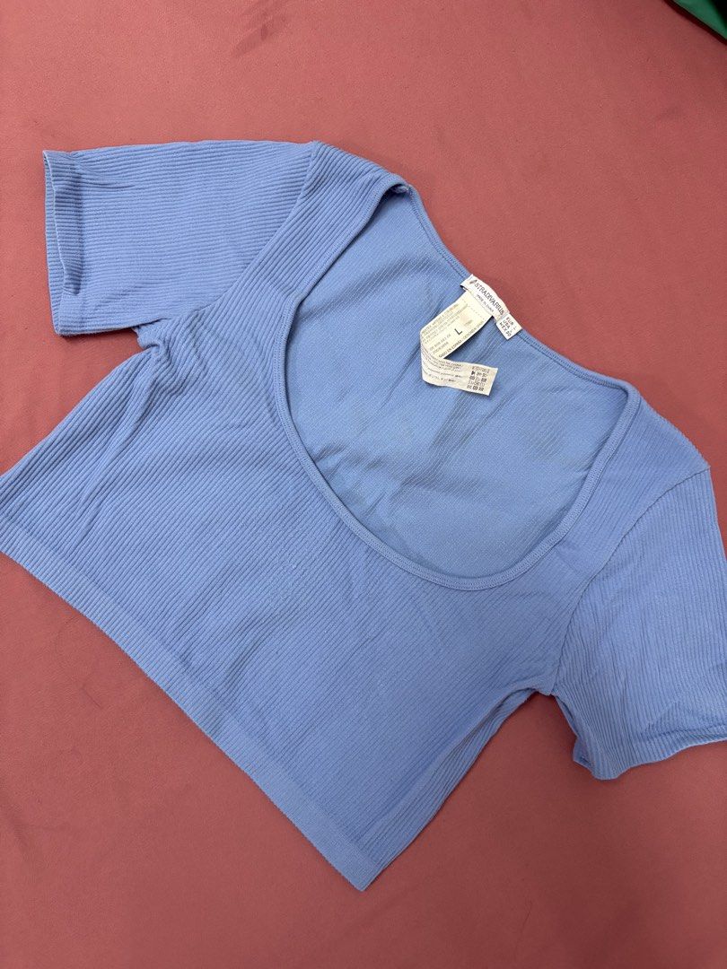 Stradivarius Ribbed Crop Top - Blue - Size L (Category: Others Tops) located in Manila. Submitted by closetsofaddie (Listing ID 1436585742, Image 1). Description: - Stradivarius crop top - Light blue color - Ribbed knit fabric - Scoop neckline - Short sleeves - Size L - Made in Spain - Perfect for casual wear - Slight issue (naghimulmol) 💳Mode of Payment: 💙 GCash 🧡 MariBank 🩵 GoTyme 💸 Cash if Meetup! 🚚Mode of Delivery: JnT Delivery Lalamove