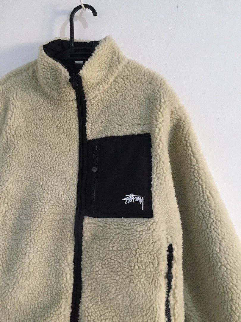 Stussy 8 Ball Sherpa Reversible (Category: Coats, Jackets and Outerwear) located in Dumanjug. Submitted by commonthread.ph (Listing ID 1433314518, Image 2). Description: Excellent Pristine condition🥶 Boxy Fit🥶 22x25/23x26📌.