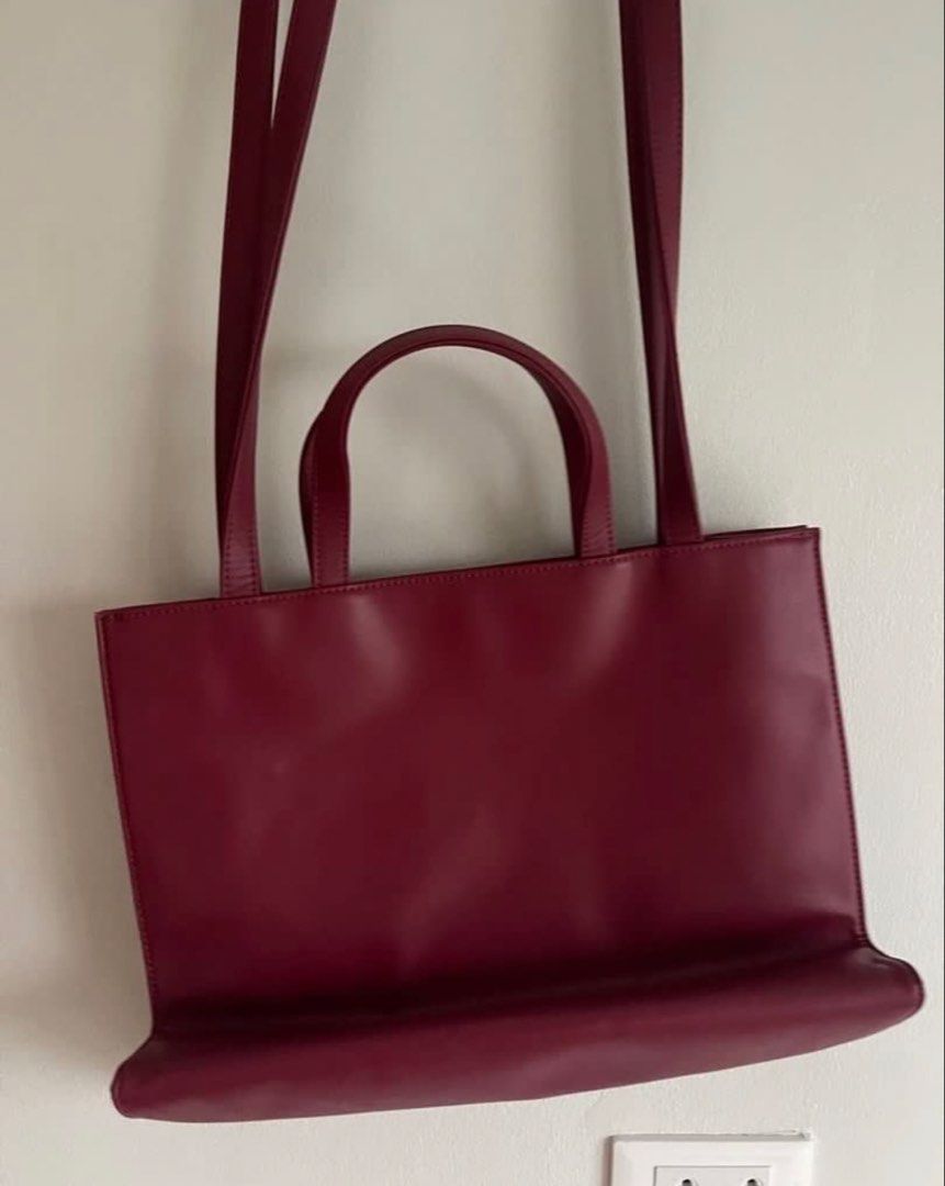 Telfar Shopping Bag - Burgundy (Category: Luxury Bags & Wallets) located in Manila. Submitted by trishag (Listing ID 1436580392, Image 2). Description: No dustbag Authentic, ordered from site Rfs: decluttering Greenheights sucat or manila.