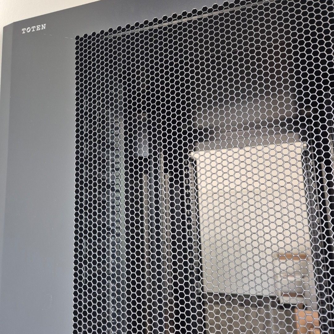 TOTEN Server Rack447366692025804801