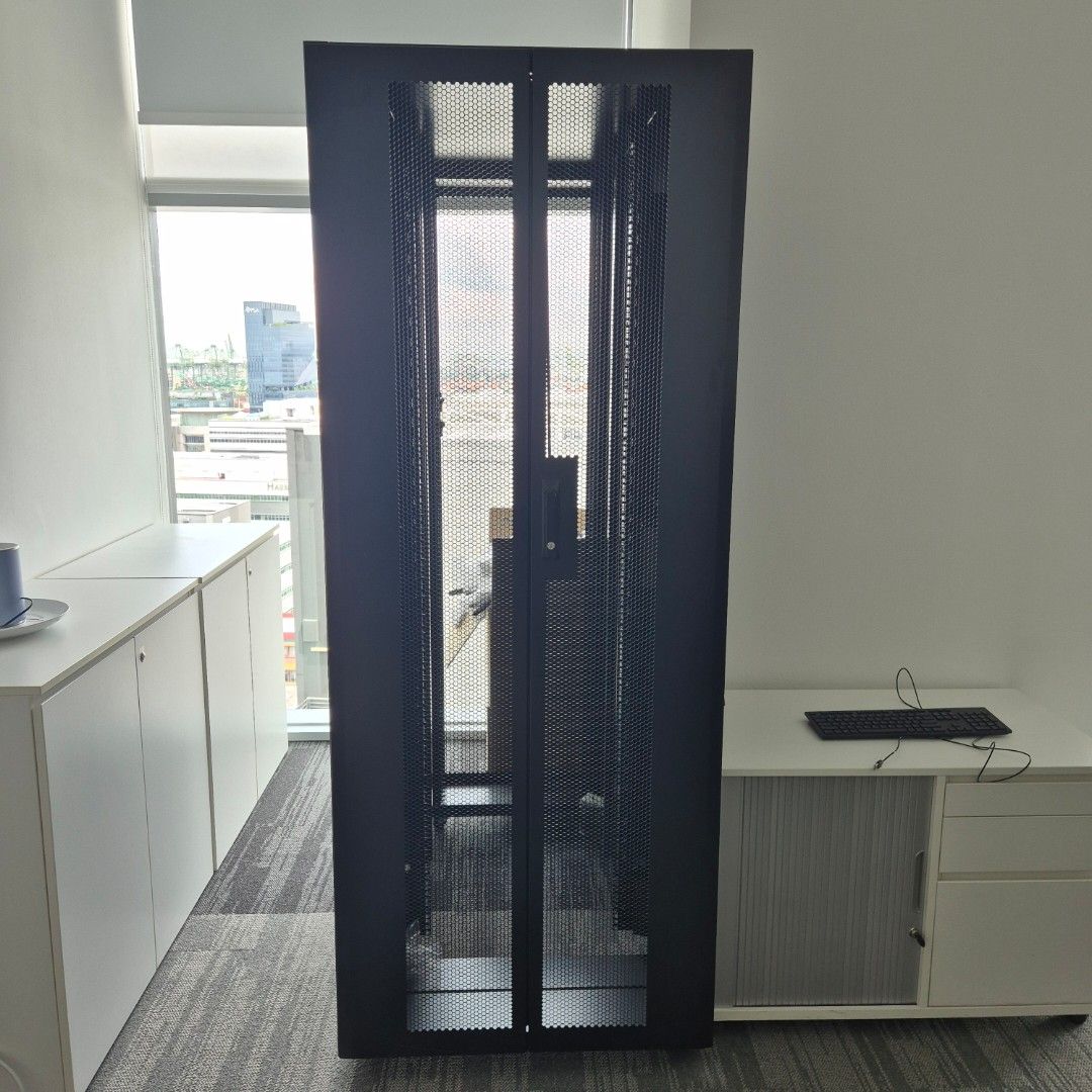 TOTEN Server Rack447366692025804800