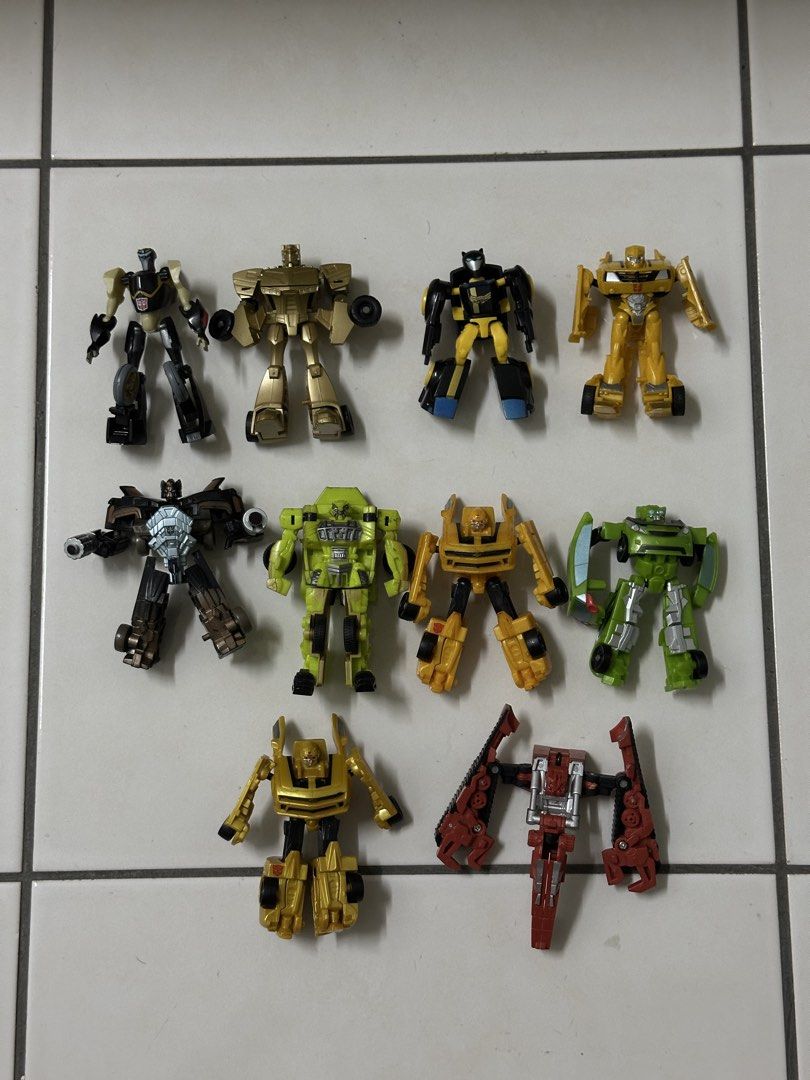 Transformers Legend Class (Category: Action & Battle Toys) located in Kuala Lumpur. Submitted by enzochans (Listing ID 1436630010, Image 1). Description: Transformers legend class legion class Transformers animated Ez collection Prowl Golden optimus prime Elite bumblebee Transformers prime ez collection Bumblebee Transformers 2007 Ironhide Ratchet Bumblebee Transformers ez collection vol 3 Skids Golden bumblebee Transformers hftd Rampage.