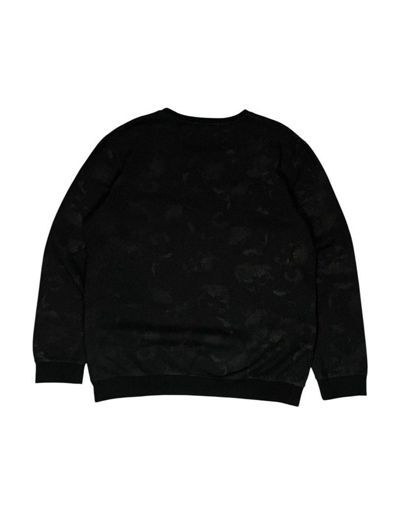 VALENTINO PARIS TREE CAMO CREWNECK (Category: Tshirts & Polo Shirts ) located in Pasay City. Submitted by digital_wardrobe.ph (Listing ID 1436525909, Image 2). Description: VALENTINO PARIS TREE CAMO CREWNECK details size: medium - large width: 23 length: 28.5 price: 550 location: pasay city.