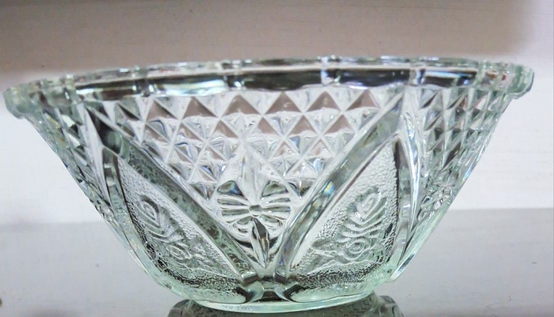 Vintage Glass Bowl with Diamond Pattern447761029981818881