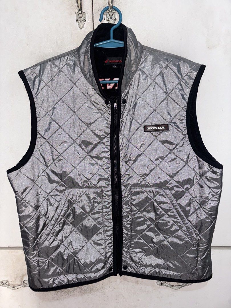 Vintage Honda Quilted Vest (Category: Vests) located in Pasig City. Submitted by timmybatoon (Listing ID 1436471397, Image 1). Description: Honda Vintage Quilted Vest Size on tag: 3L Dimensions: 23inW x 25inL Price: 800.