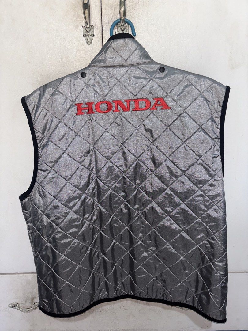 Vintage Honda Quilted Vest (Category: Vests) located in Pasig City. Submitted by timmybatoon (Listing ID 1436471397, Image 2). Description: Honda Vintage Quilted Vest Size on tag: 3L Dimensions: 23inW x 25inL Price: 800.