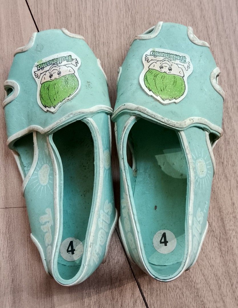 Vintage trolls sandals rubber as is (Category: Babies & Kids Fashion) located in Quezon City. Submitted by cjwstore (Listing ID 1436637210, Image 2). Description: check more photos QC area pick up.