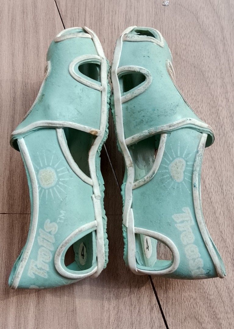 Vintage trolls sandals rubber as is (Category: Babies & Kids Fashion) located in Quezon City. Submitted by cjwstore (Listing ID 1436637210, Image 3). Description: check more photos QC area pick up.