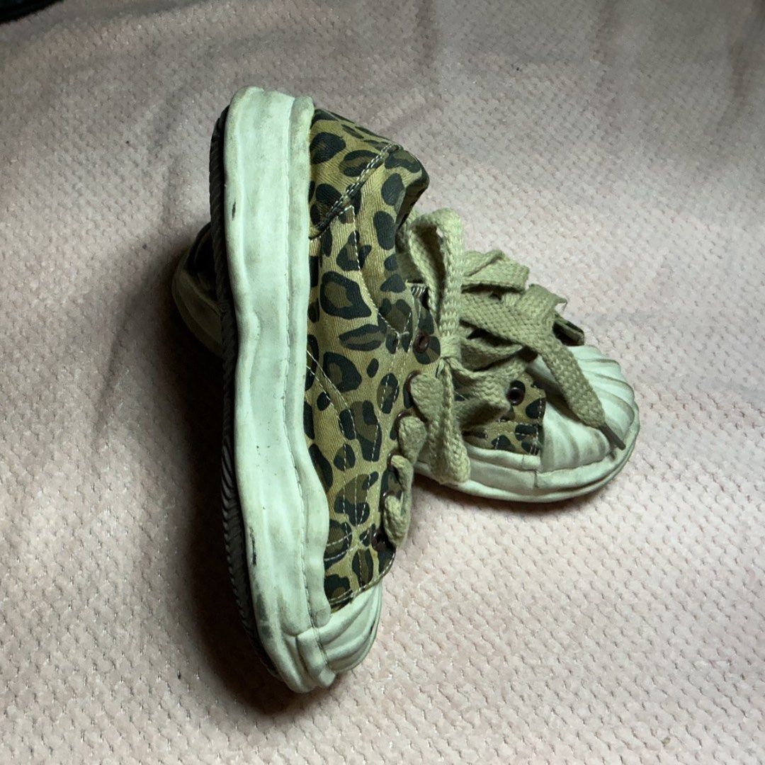 VINTAGE Warrior Leopard Shell-Toe Sneakers (Category: Sneakers) located in Meycauayan. Submitted by dhrift_zai (Listing ID 1436524166, Image 3). Description: Title: VINTAGE Warrior Leopard Shell-Toe Sneakers (Y2K / Streetwear) Description: * Authentic Warrior shell-toe sneakers * Chunky retro silhouette with bold leopard/cheetah print design * Iconic “fat lace” styling for a true Y2K streetwear vibe * Size EU 37 / US 6 (Tag: 235mm / approx. 23.5 