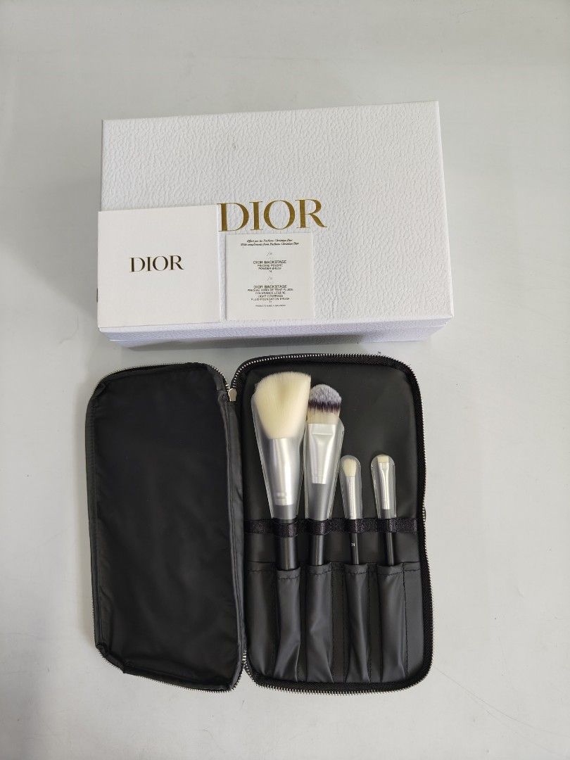 👑VIP Gift Dior Brush with Box (Category: Makeup) located in Quezon City. Submitted by elegantephbycharlie (Listing ID 1436508746, Image 2). Description: .