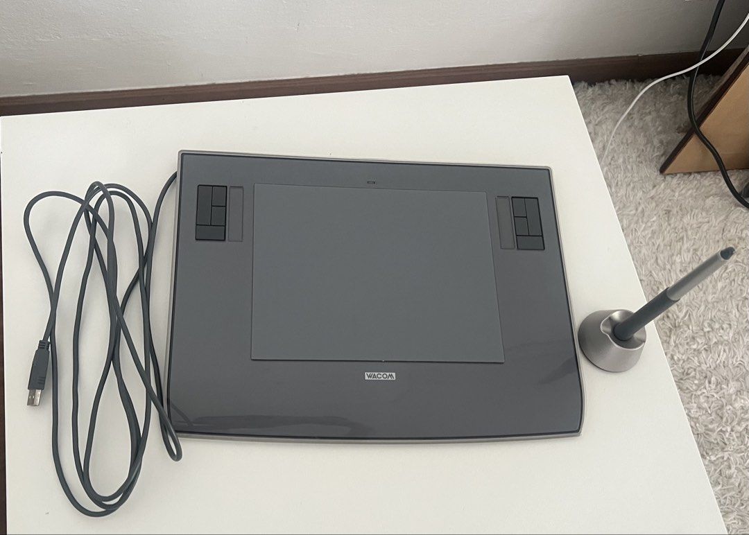 Wacom Intuos Drawing Tablet with Pen447569831606374400
