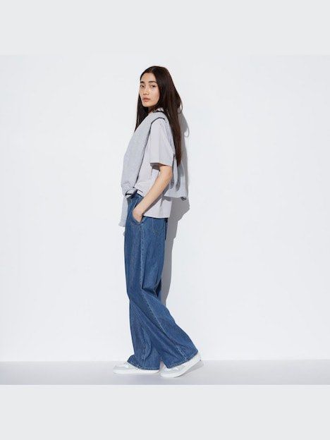 Uniqlo Drapey Denim Pleated Pants (Category: Jeans) located in Quezon City. Submitted by thicc.co (Listing ID 1436574373, Image 2). Description: - Wide-leg jeans - Classic blue wash - High-waisted - Pleated front - Relaxed, comfortable fit - Two back pockets I am a size 34-35 and it fits me comfortably. Resting waist size is 32 but since the back has a stretcy garter, it can fit up to 36. No issues just not my style anymore. Also got it tailored 