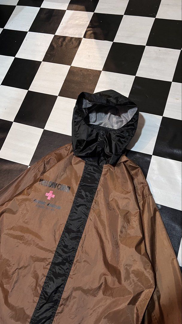 Yellow corn jacket (Category: Activewear) located in Kulim. Submitted by abeaku123 (Listing ID 1436622901, Image 2). Description: Yellow corn jacket Pit/25/Labuh/28 Ontag L Condition 9/10 Rm150.