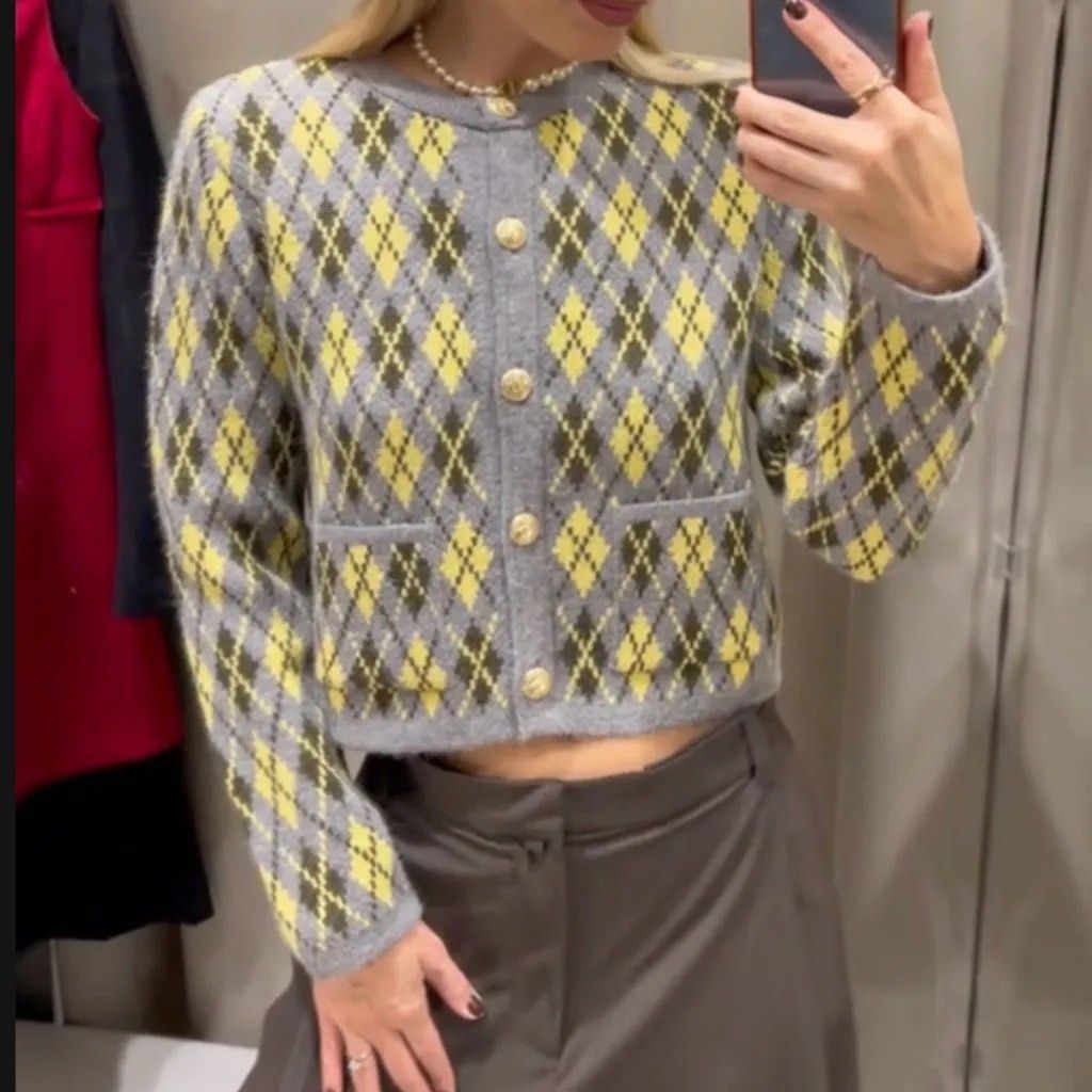 Zara Argyle Knit Cardigan (Category: Coats, Jackets and Outerwear) located in Angeles City. Submitted by closetsource (Listing ID 1436586394, Image 2). Description: Worn once for a trip No flaws Thick quality! Actual photos via dm Mop: gcash only Shipping: j&t.
