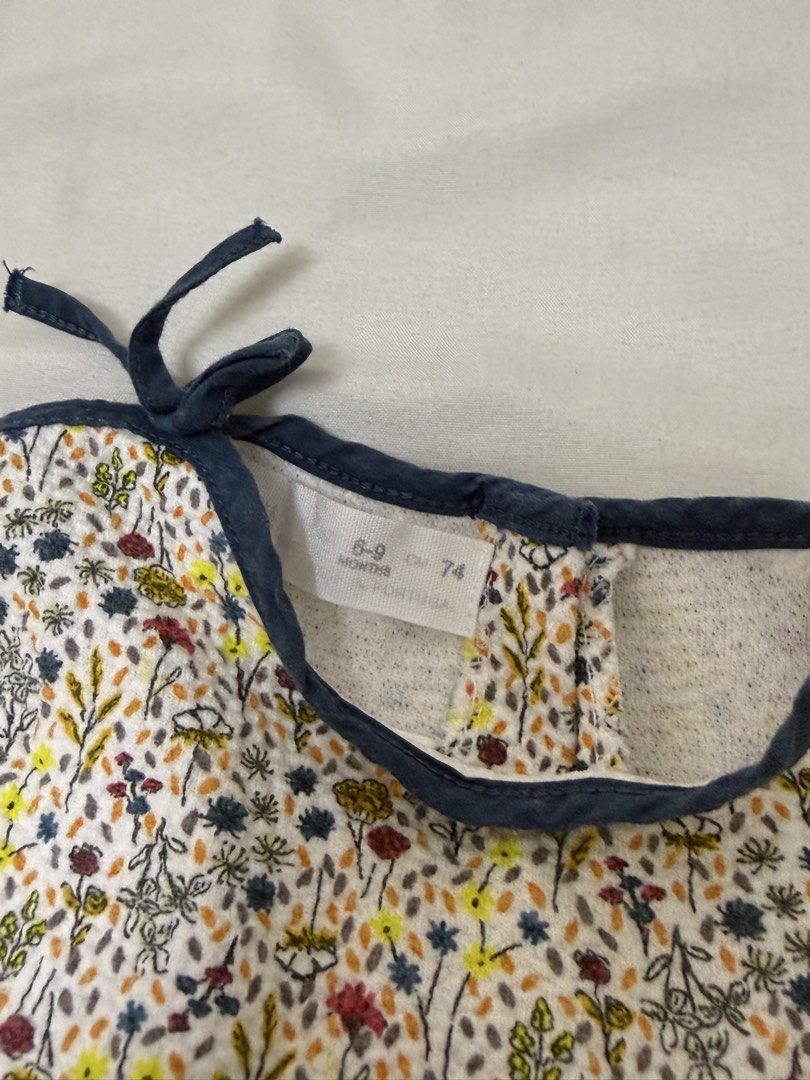 ZARA BABY Dress (Category: Babies & Kids Fashion) located in Makati City. Submitted by koomigal (Listing ID 1436590743, Image 2). Description: Size: 6-9m Super nice 🤍 can be used as a dress or top!!.