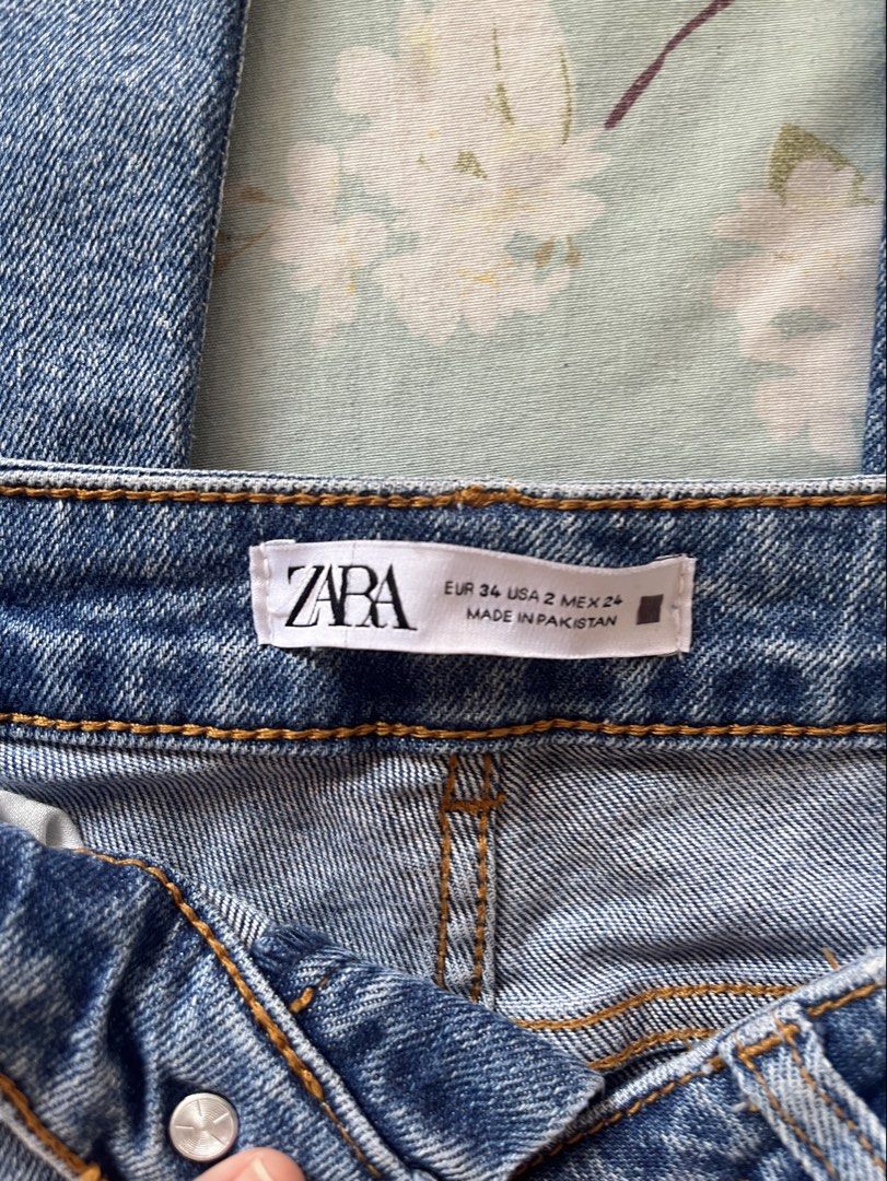 Zara Flare Jeans (Category: Jeans) located in Muntinlupa City. Submitted by ysabeb (Listing ID 1436535738, Image 2). Description: Zara High-waisted flare jeans/pants Size EUR 34, US 2, MEX 24. W: 24-25” no when worn pics :).