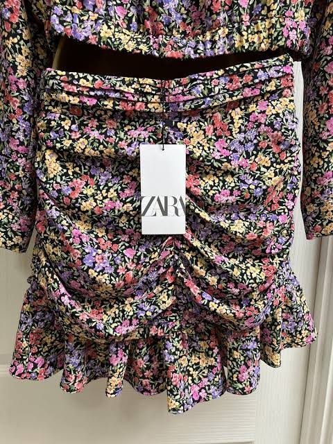 Zara Floral Skirt (Category: Skirts) located in Angeles City. Submitted by closetsource (Listing ID 1436595525, Image 2). Description: Actual photos via dm Mop: gcash only Shipping: j&t.