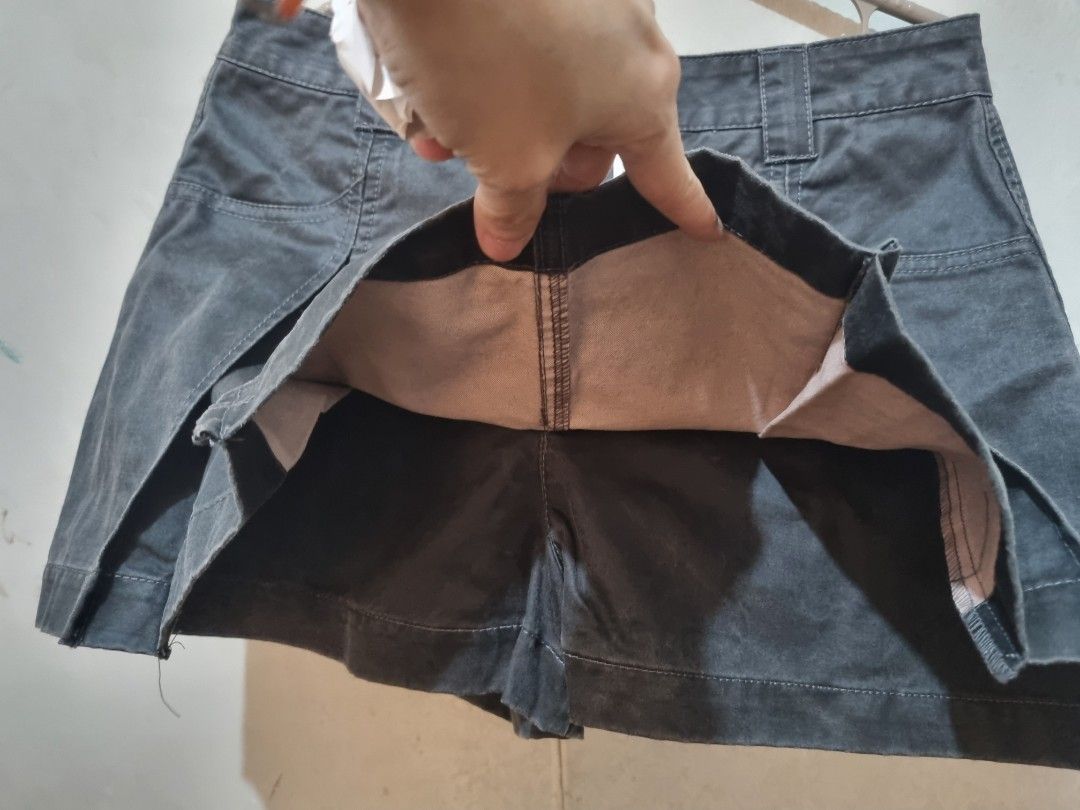 Zara Pleated Skirt - Size M (Category: Skirts) located in Quezon City. Submitted by shopewisely (Listing ID 1436513265, Image 2). Description: - Zara pleated skirt - Dark grey color - Size M - Button closure - With pockets - Made in China.