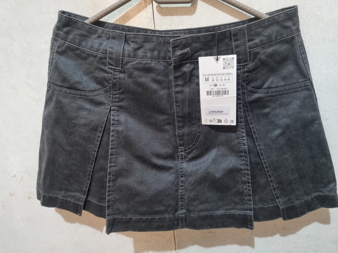 Zara Pleated Skirt - Size M (Category: Skirts) located in Quezon City. Submitted by shopewisely (Listing ID 1436513265, Image 1). Description: - Zara pleated skirt - Dark grey color - Size M - Button closure - With pockets - Made in China.