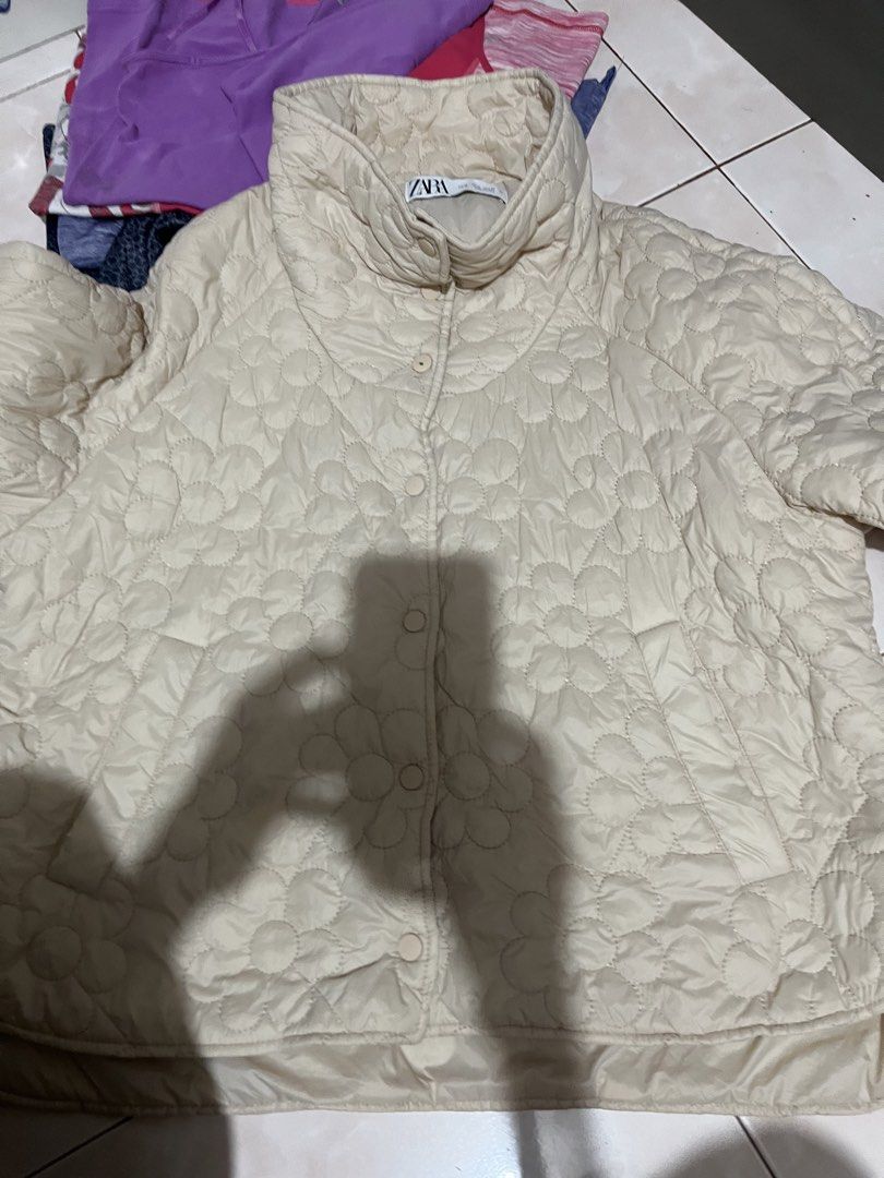 Zara Quilted Jacket - Size M (Category: Coats, Jackets and Outerwear) located in Kalibo. Submitted by Fabpurple_Shoppe (Listing ID 1436524658, Image 2). Description: will fit til large.
