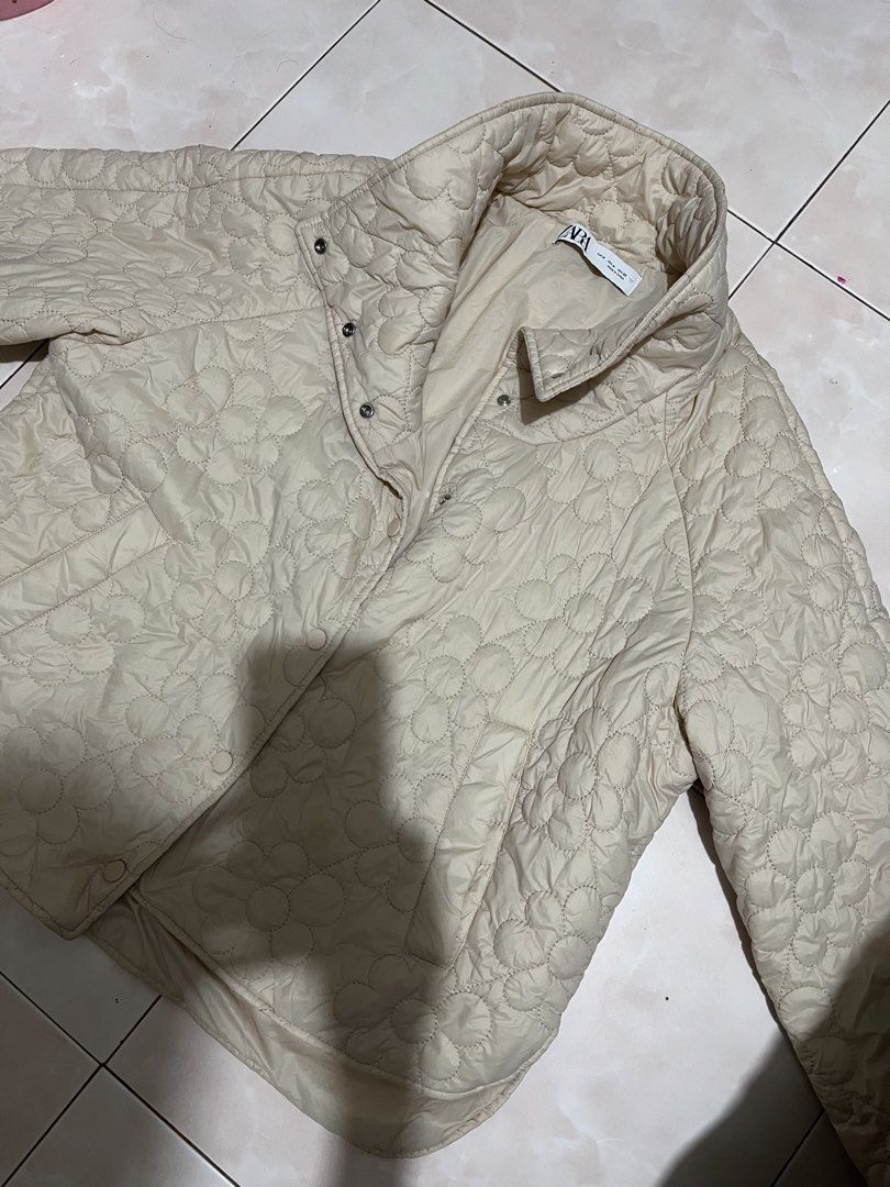 Zara Quilted Jacket - Size M (Category: Coats, Jackets and Outerwear) located in Kalibo. Submitted by Fabpurple_Shoppe (Listing ID 1436524658, Image 3). Description: will fit til large.