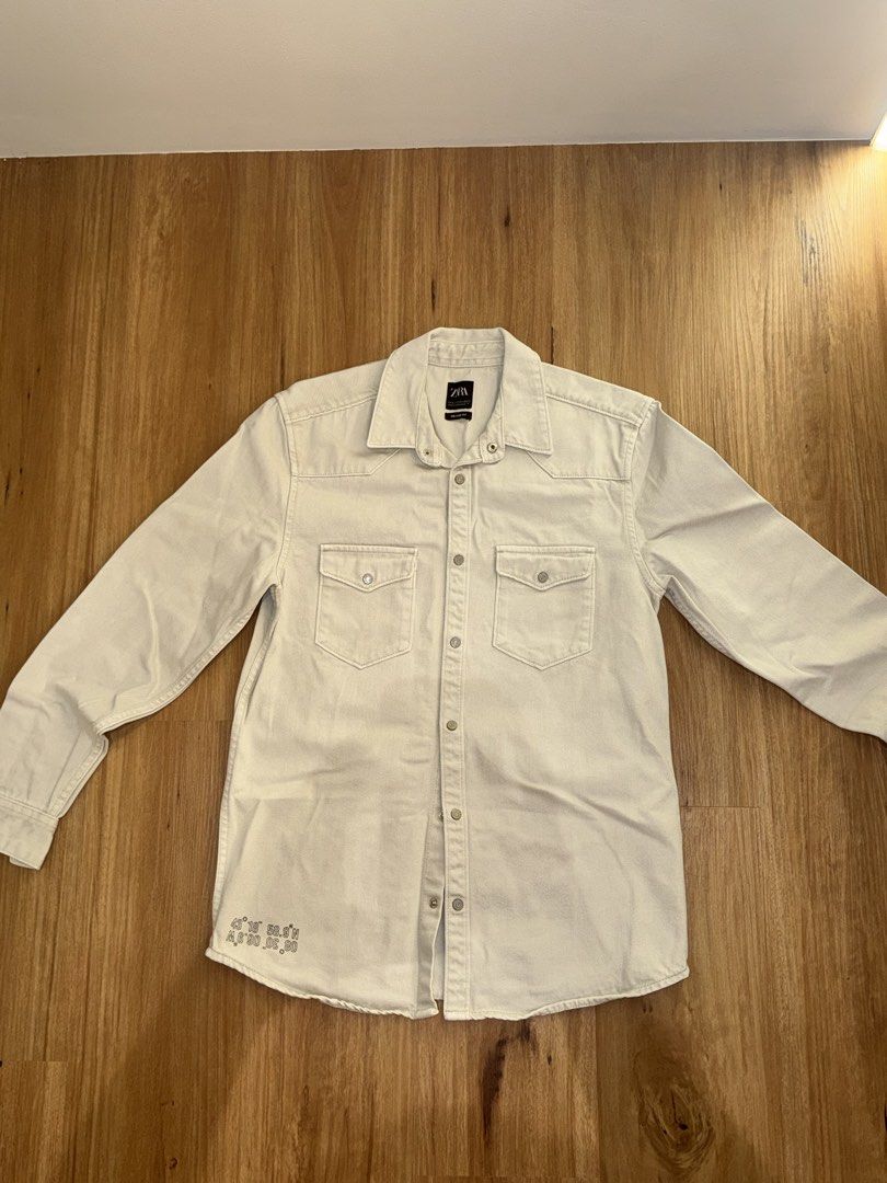 Zara Relaxed Fit Shirt (Category: Tshirts & Polo Shirts ) located in Pasig City. Submitted by powellv (Listing ID 1436608551, Image 1). Description: - relaxed fit shirt - button-down - size: men’s S - RFS: decluttering - price slightly negotiable + SF - helping tags: overshirt, shirt, outerwear, zara, h&m.