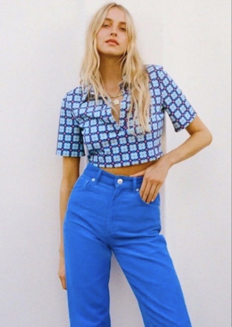 Zara Retro Floral Collared Cropped Top (Category: Blouses) located in Naga. Submitted by tiindahunts (Listing ID 1436608142, Image 2). Description: From Hongkong box!.