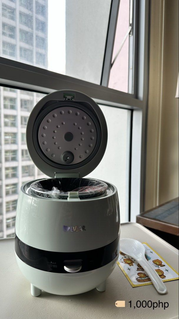 2.5L Bear Mini Rice Cooker (Category: Cookers) located in Paranaque City. Submitted by mgs.c (Listing ID 1436818370, Image 1). Description: - Compact Bear mini rice cooker (for dorm/condo) - Non-stick inner pot - Steam vent on lid - Includes rice spoon - Tiffany blue exterior.