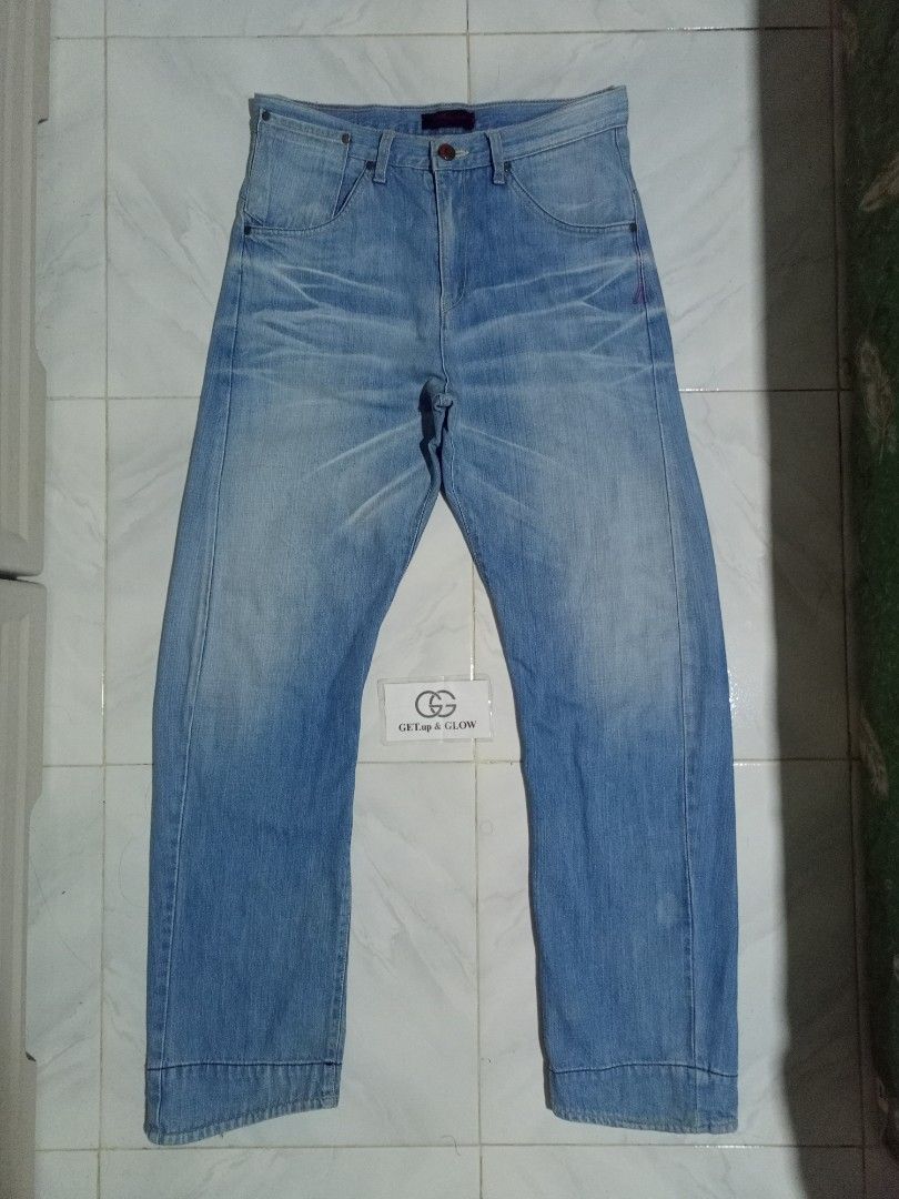 ✅ LEVI'S ENGINEERED Jeans (Category: Jeans) located in Palo. Submitted by getupandglow (Listing ID 1436779688, Image 1). Description: ✅ LEVI'S ENGINEERED Jeans Made in Japan Size: 30 (fit to 32) Lenght: 44 Leg Opening: 7.5 Issue: Heeldrag sa lalayan (see pics) Condition: Very Good over-all Price: ₱650 only + sf 📍 Location: LEYTE MODE OF PAYMENT 💳 GCash (Payment 1st) | ✈️ J&T 📩 MAKE OFFER lang if interested..