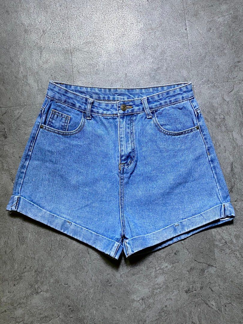 AA Highwaist Shorts (Category: Shorts) located in Bulacan. Submitted by iluvmatchaaa (Listing ID 1436668136, Image 1). Description: ⤷ aa highwaist shorts — ₱200 — size 29 — pre-loved — used once or twice — good as new mop: gcash mod: j&t express loc: bulacan.