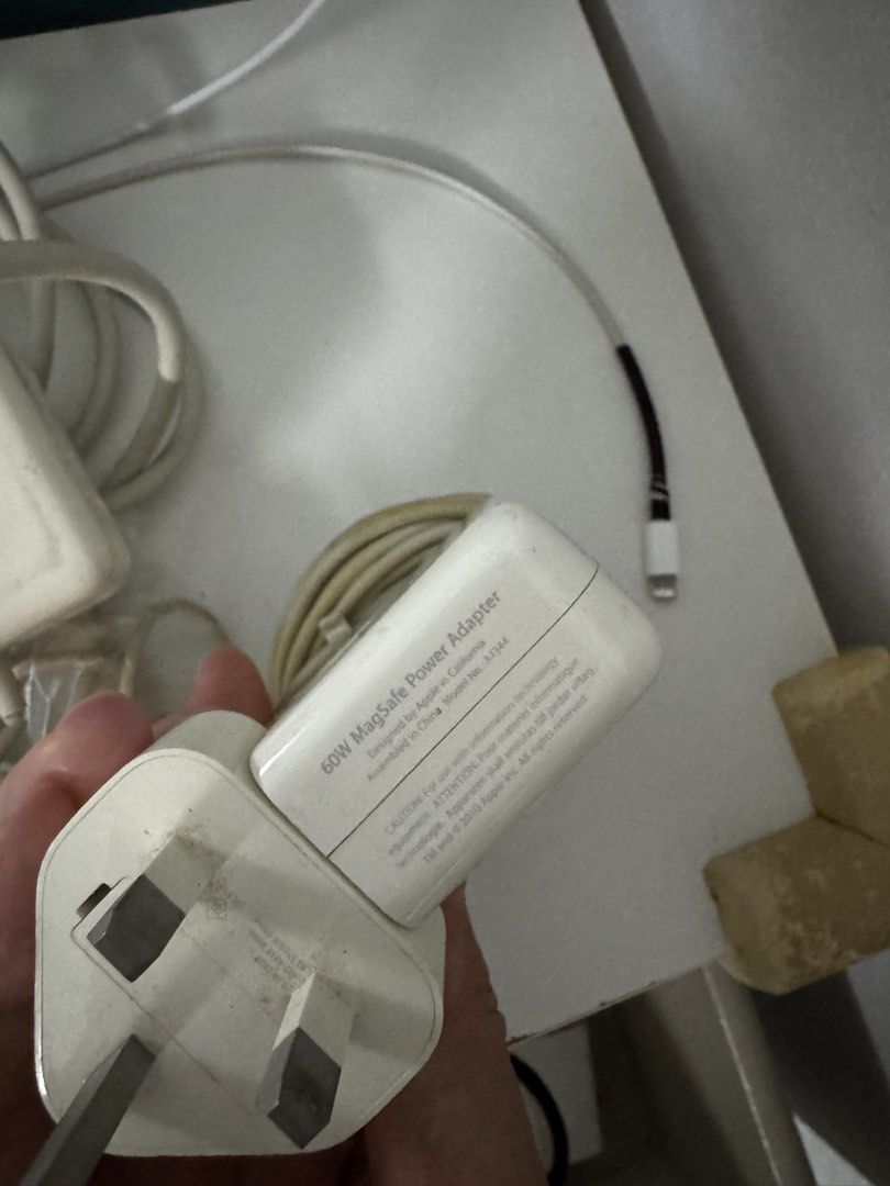 Apple 60w MagSafe Power Adapter458347412876185602