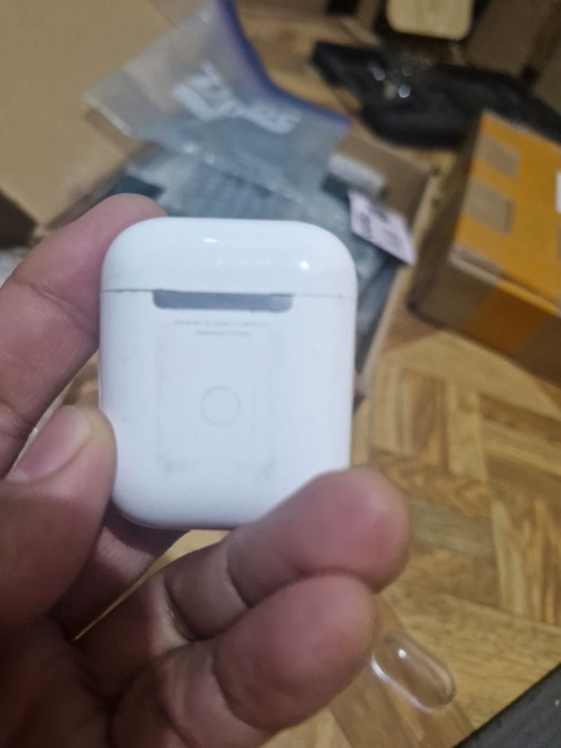 Apple AirPods (Category: Earphones) located in Quezon City. Submitted by kizuke (Listing ID 1436801245, Image 2). Description: - White Apple AirPods - Includes charging case - Charging case has a small mark with defects.