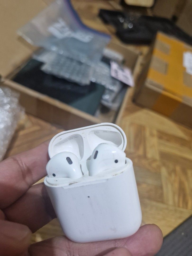Apple AirPods (Category: Earphones) located in Quezon City. Submitted by kizuke (Listing ID 1436801245, Image 1). Description: - White Apple AirPods - Includes charging case - Charging case has a small mark with defects.