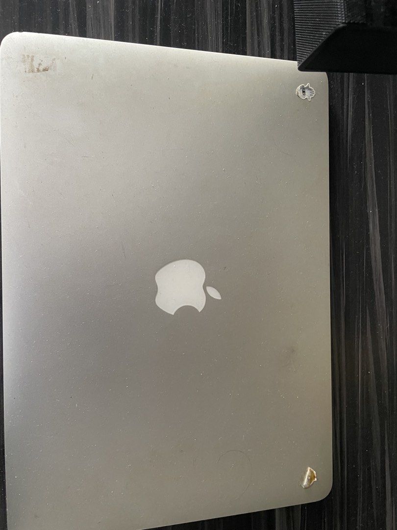 Apple Macbook Air - Used448529280386344960