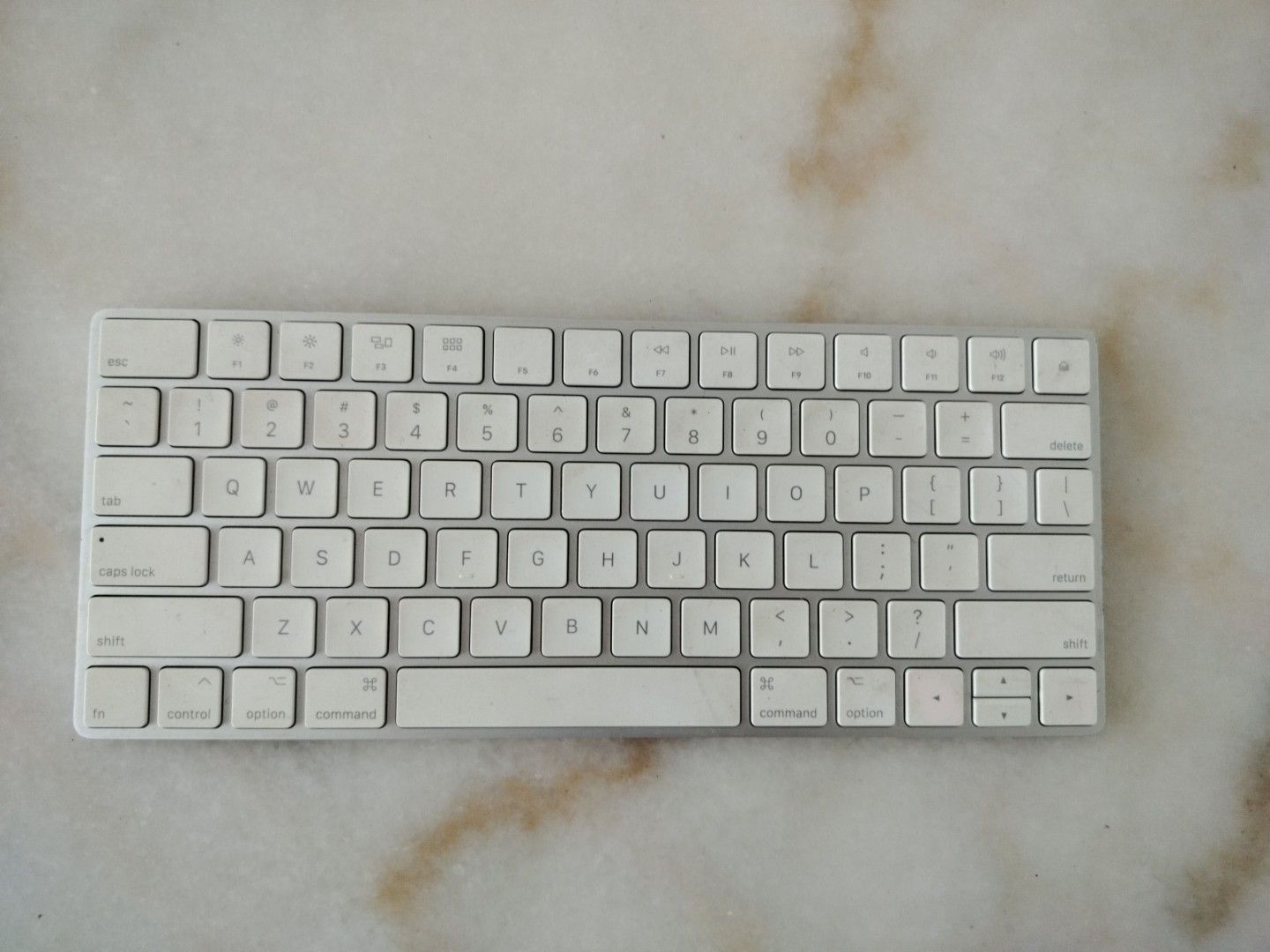 Apple Magic Keyboard - White448535475562096641