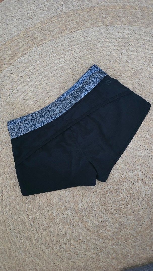 Athletic black shorts (Category: Shorts) located in Paranaque City. Submitted by caaands (Listing ID 1436740858, Image 2). Description: - Active shorts (kinda like cycling shorts) - Has inner lining.