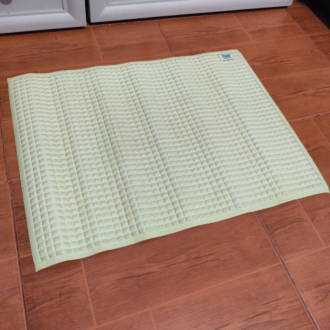 Baby World Cot Sheet Changing Mat Pee-Protector (Category: Infant Playtime) located in Calamba. Submitted by declutterbyadj (Listing ID 1436656752, Image 2). Description: 40x55cm.