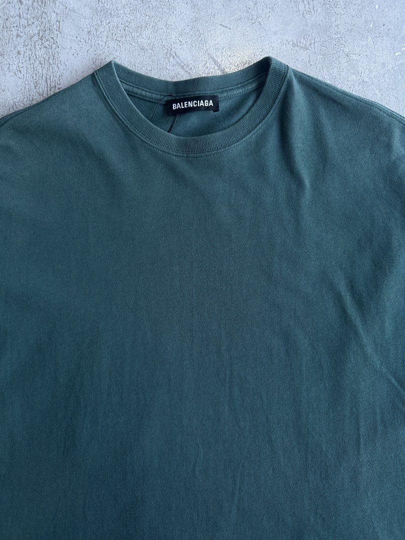 Balenciaga (Category: Tshirts & Polo Shirts ) located in Santa Rosa. Submitted by archivedrip (Listing ID 1436742726, Image 3). Description: Balenciaga Size : Small W : 22 L : 29 Issue : None Condition : Very Good.