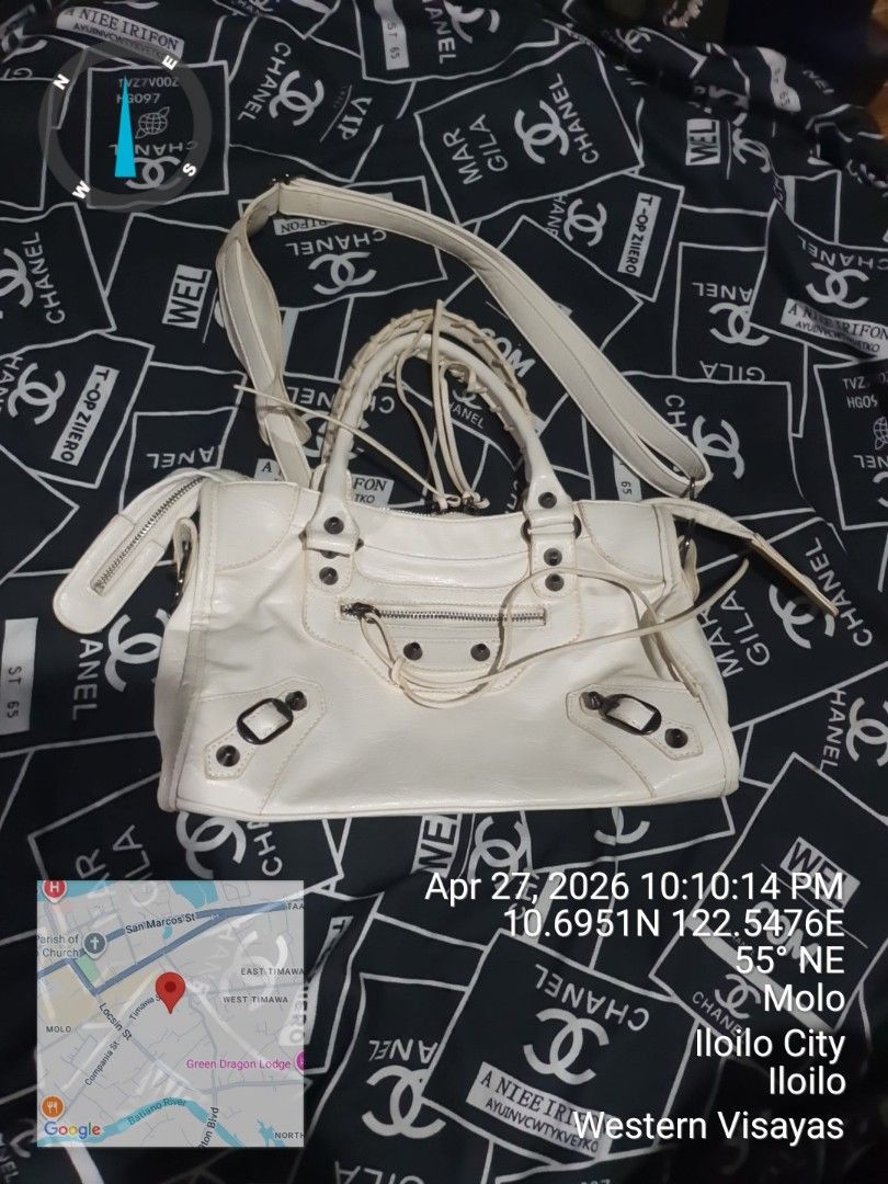 Balenciaga bags (Category: Luxury Bags & Wallets) located in Iloilo. Submitted by luxury.ilo1984 (Listing ID 1436688628, Image 1). Description: thrifted ukay source balen inspire Very good conditon no major issue sign of use lang po rank AB triple white with black hardware free ship napo ito.
