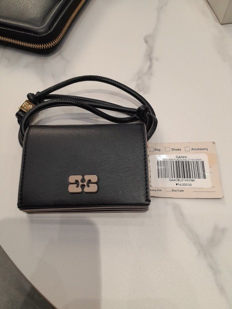 Bally Leather Honey Clip Card Case (Category: Luxury Bags & Wallets) located in Caloocan City. Submitted by imeldas (Listing ID 1436666068, Image 2). Description: Authentic and brand new.