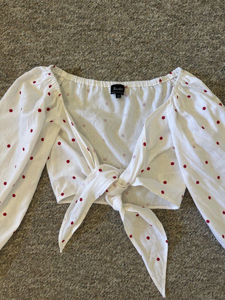Bardot Top (Category: Women's Clothes) located in Liverpool. Submitted by amraluckett (Listing ID 1436824367, Image 3). Description: Bardot Top Size 6.