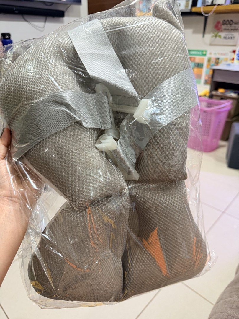 Bath tub Foam (Category: Bathtub & Bath Accessories) located in Quezon City. Submitted by czarijay06 (Listing ID 1436696868, Image 2). Description: Brand new Foam for baby bath tub. Pwede kahit sa palangana lang iipit. Hindi nagamit bagong bili lang. 250 only Pick up or lalamove shoulder nio po DF.