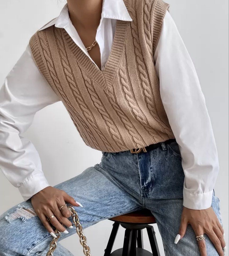 Beige vest (Category: Coats, Jackets and Outerwear) located in Quezon City. Submitted by helpmedeclutter__ (Listing ID 1435948168, Image 1). Description: Never used.