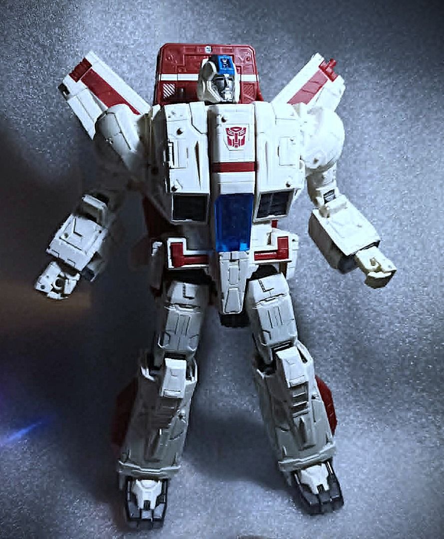 BIB SIEGE JETFIRE Commander Class Hasbro Autobot Transformers (Category: Action & Battle Toys) located in Pasay City. Submitted by Chariselyn (Listing ID 1436666607, Image 1). Description: BIB SIEGE JETFIRE (5,500+sf) Commander Class Hasbro Autobot Transformers Series: War for Cybertron, 2019 Scale: 11 inches Stock: 1 Condition: 10/10 Issues: 0 Accessories: complete Mode of Payment: GCash or through your rider Shipping options: Payment first befo