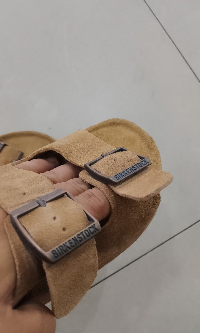 BIRKENSTOCK ARIZONA SIZE 40 (Category: Slippers & Slides) located in Iloilo. Submitted by skerittt (Listing ID 1436725600, Image 3). Description: BIRKENSTOCK ARIZONA SIZE 40 NO FLAWS.